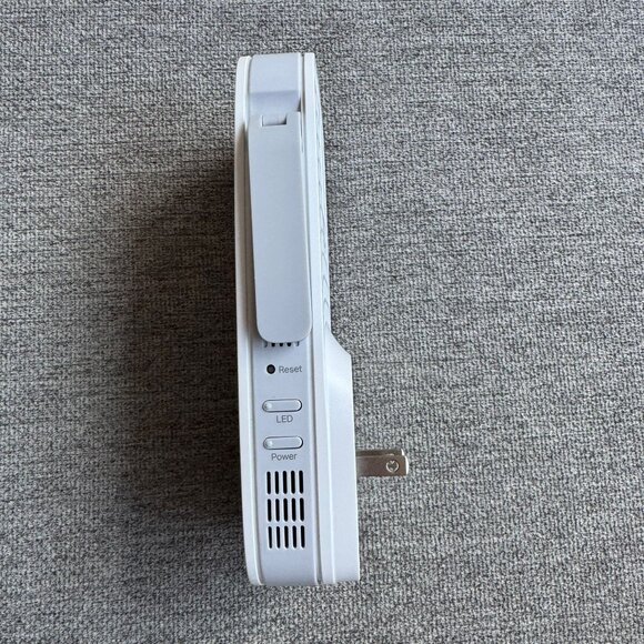 TP-Link AC1900 WiFi Extender Covers Up to 2800 Sq.ft  New with open box - Picture 5 of 10